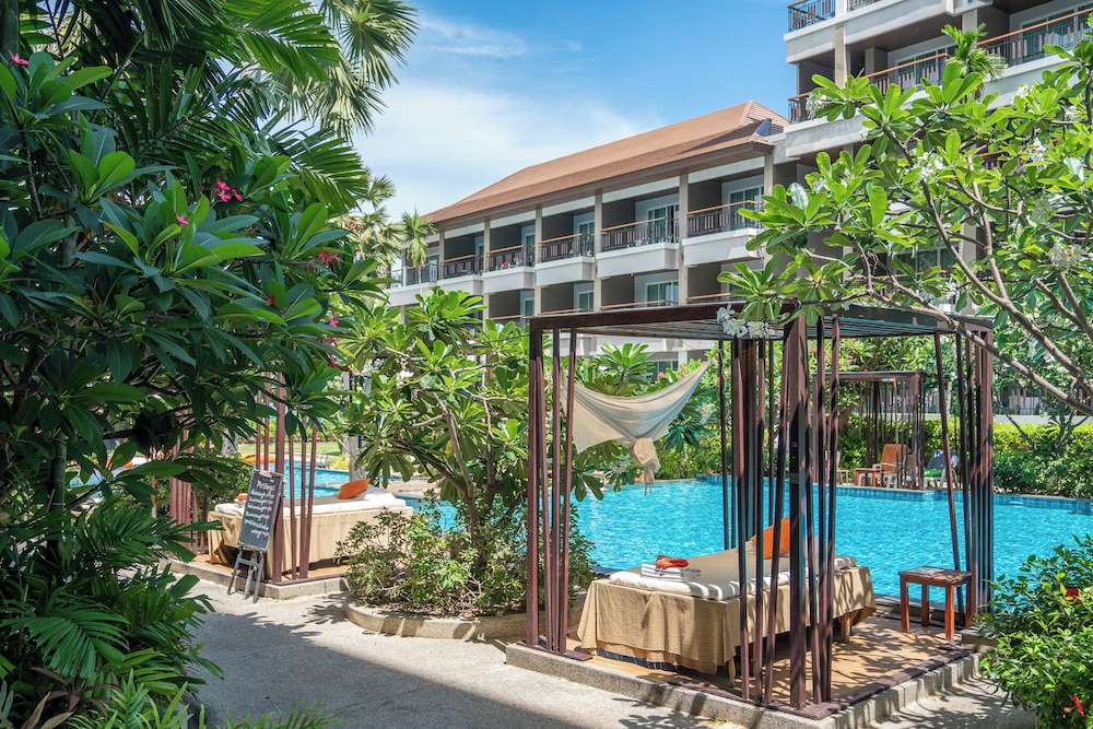Welcome World Beachfront Resort 3/47