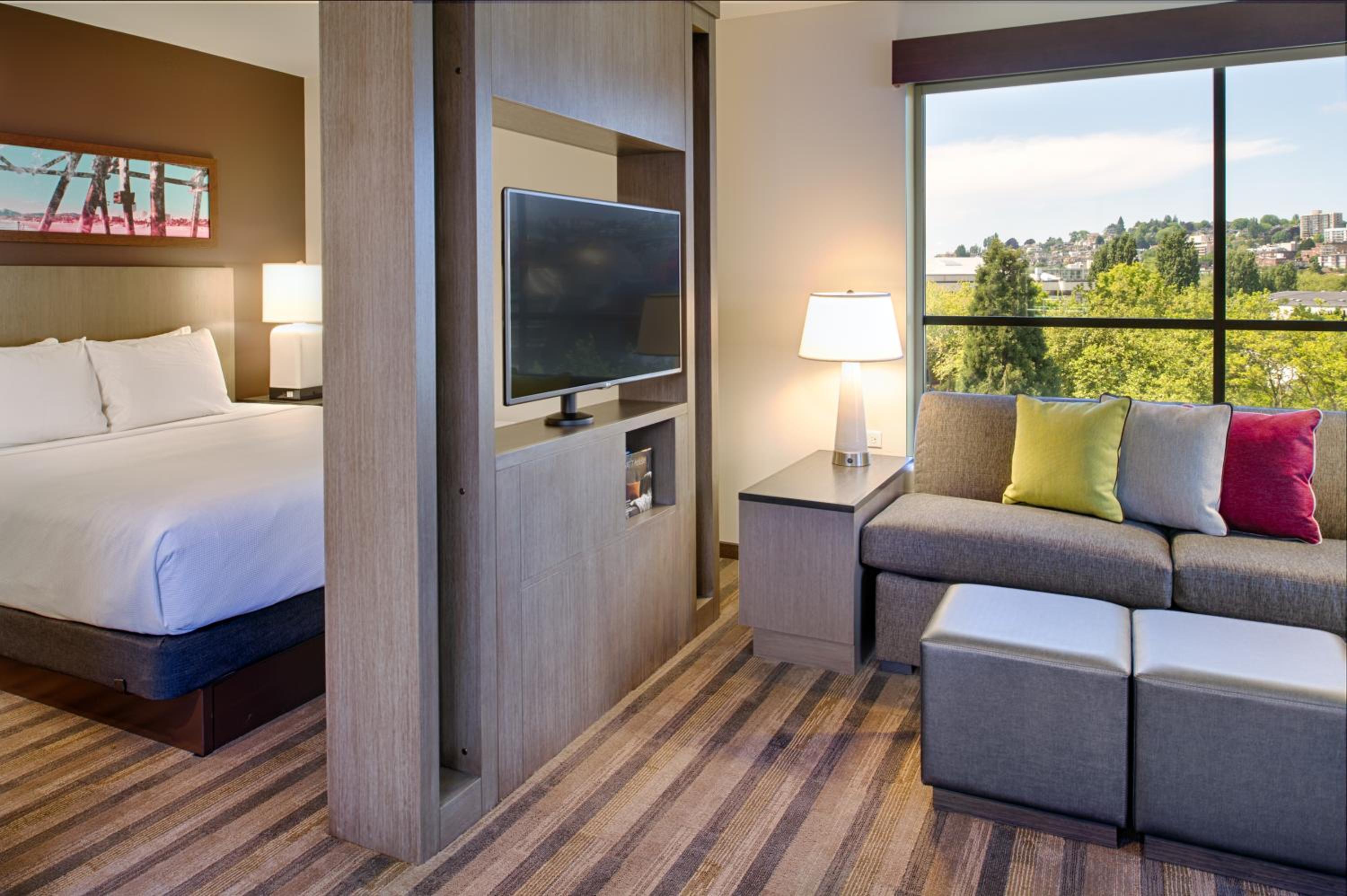 Studio, Suite, King Bed, Space Needle View, Sofa
