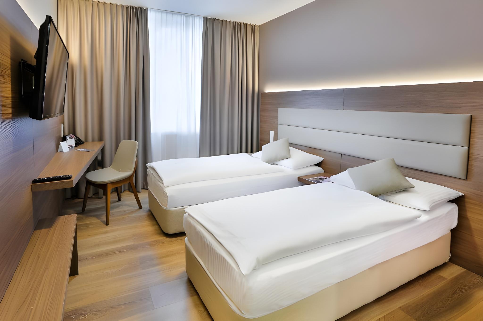 Premier, Studio, King Bed