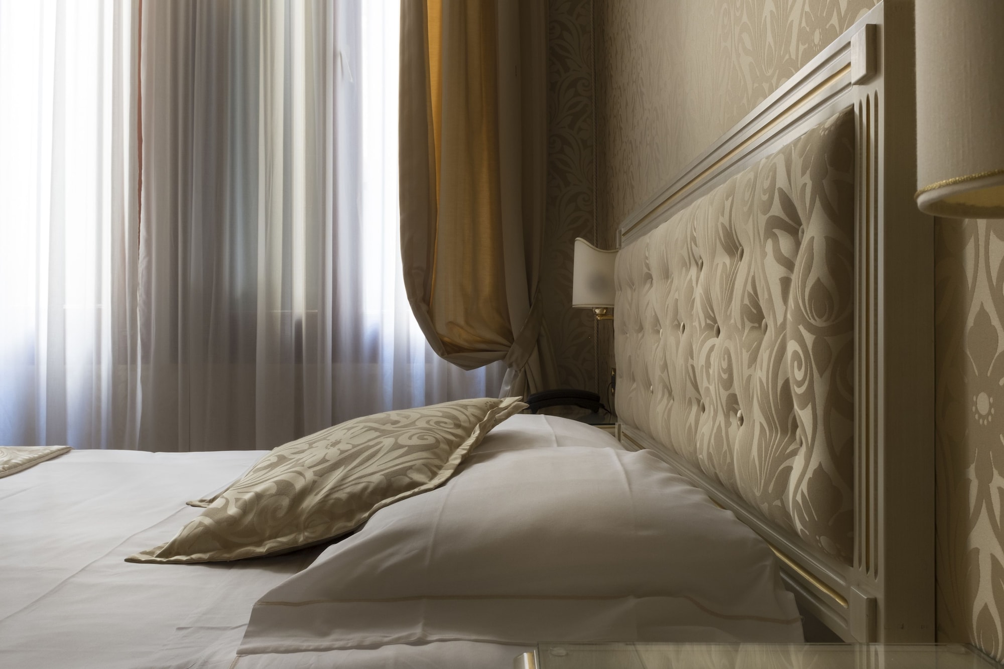 DELUXE, DOUBLE BED