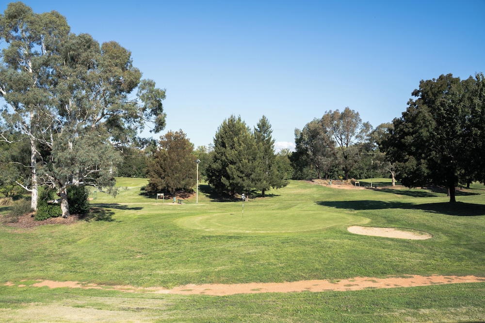 ABODE NARRABUNDAH 69/71