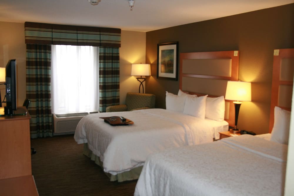 Hampton Inn & Suites Kalamazoo-Oshtemo 15/42