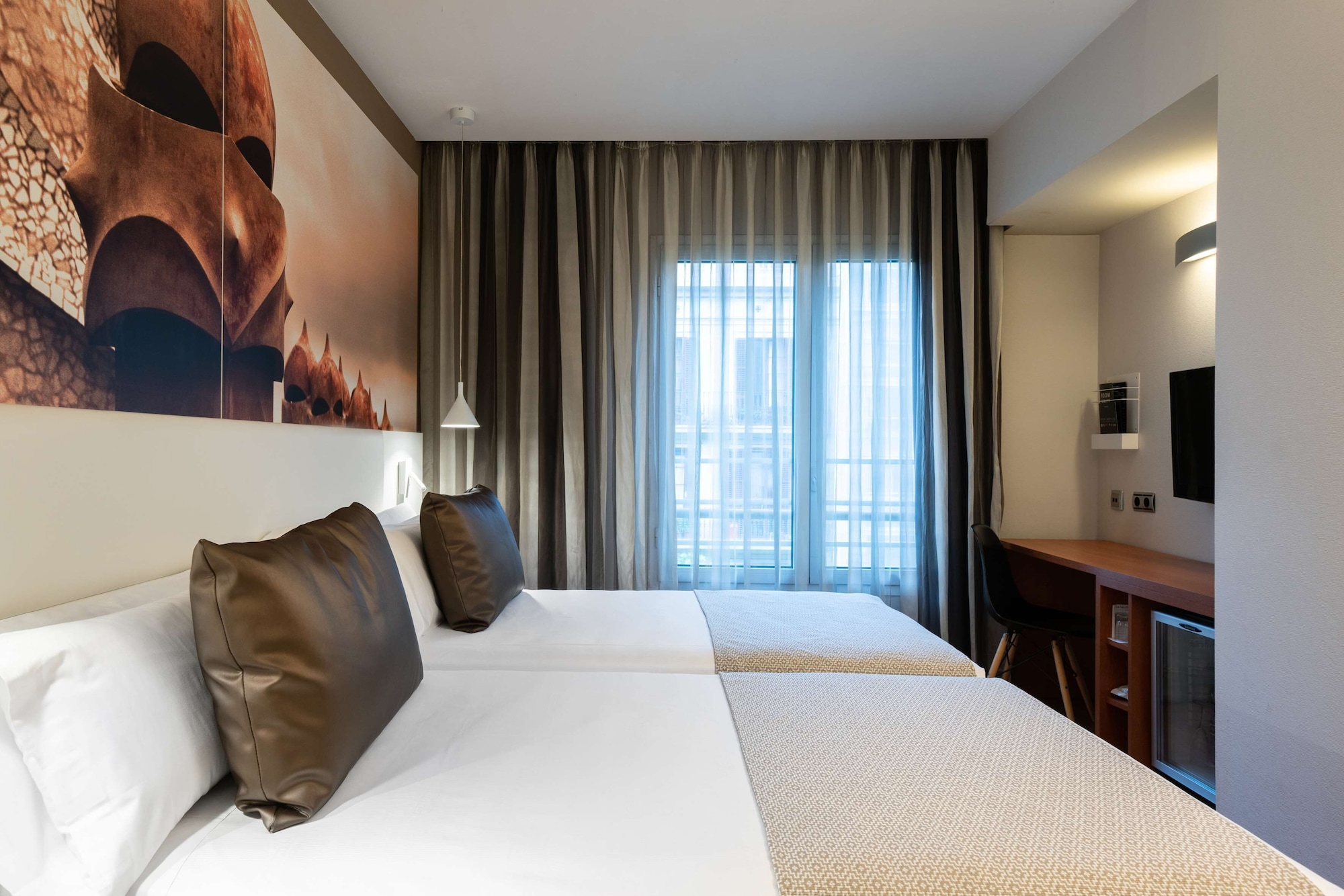 ROOM, TRIPLE