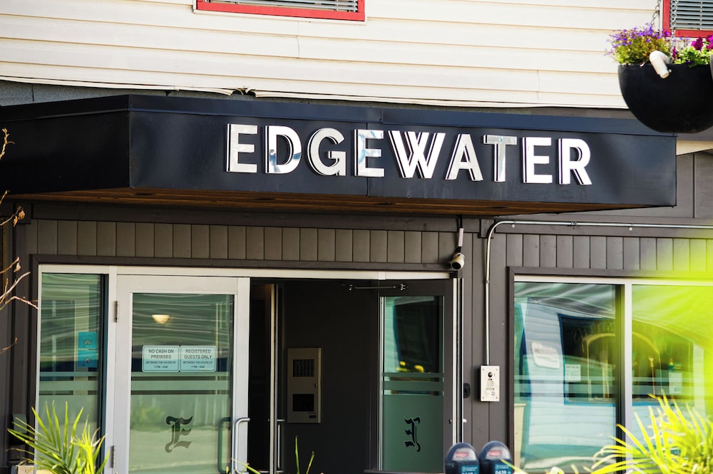 Edgewater Hotel 1/66