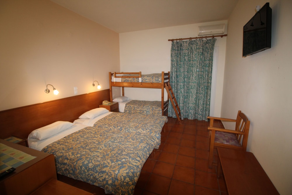DOUBLE ROOM