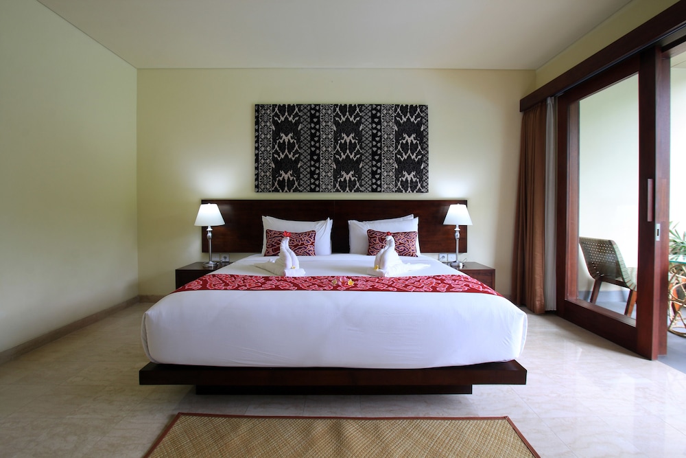 DELUXE, DOUBLE OR TWIN BED
