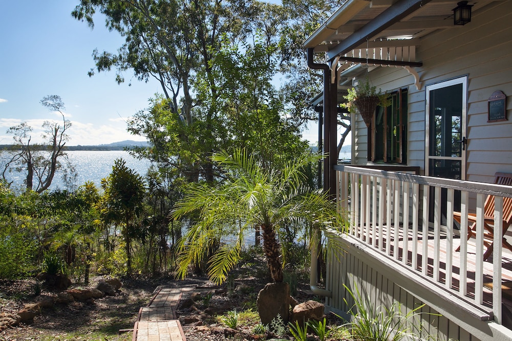 EUMARELLA SHORES NOOSA LAKE RETREAT 6/65