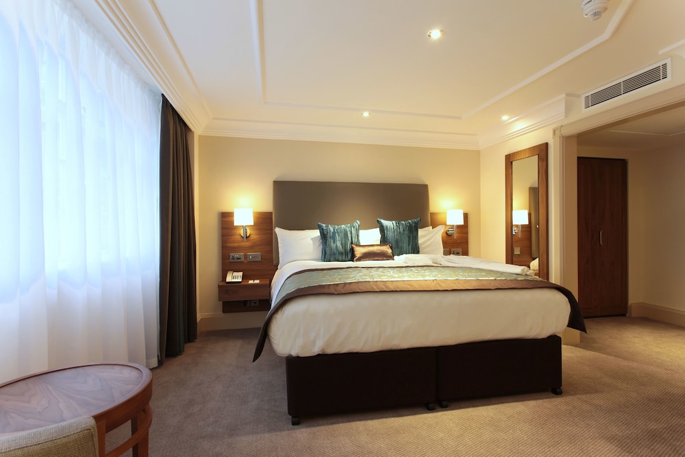 The Marble Arch Hotel, by Thistle 24/83