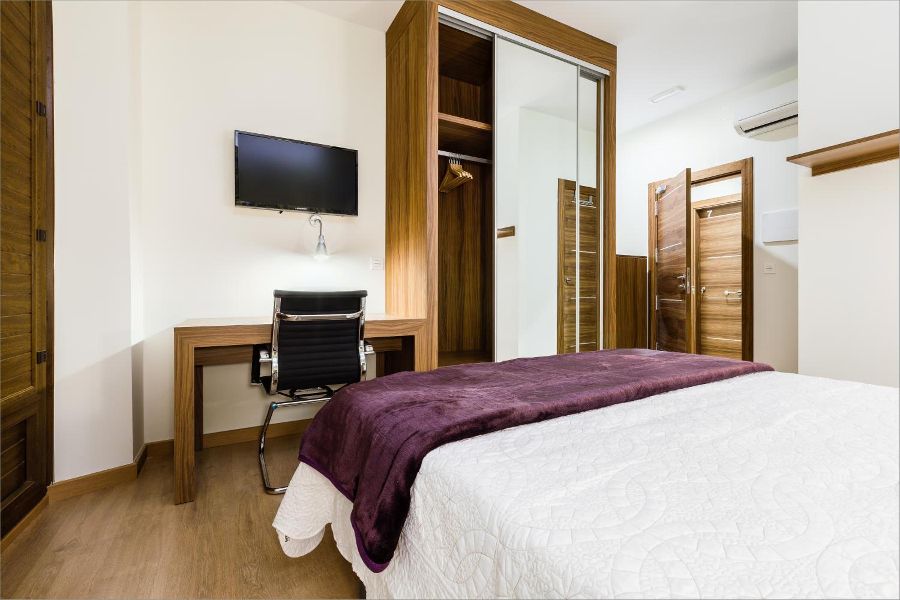 Room, Single