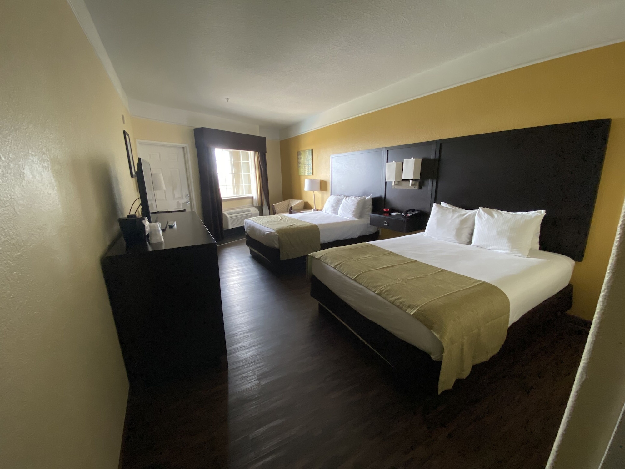 STANDARD, 2 QUEEN BEDS, BALCONY
