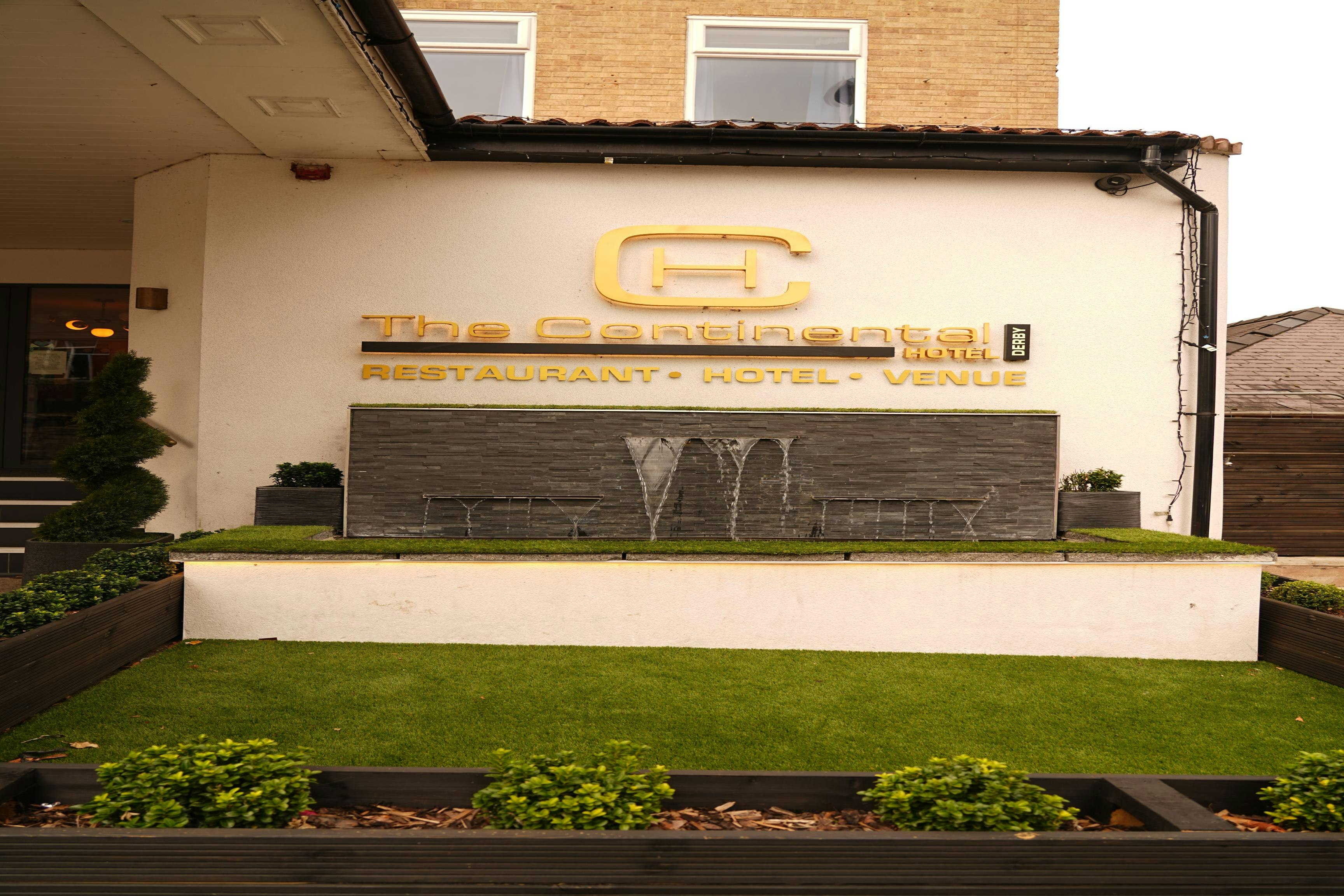 The Continental Hotel, Derby 6/64
