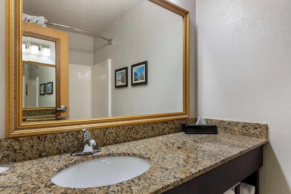Comfort Inn and Suites Lees Summit Kansas City 47/50