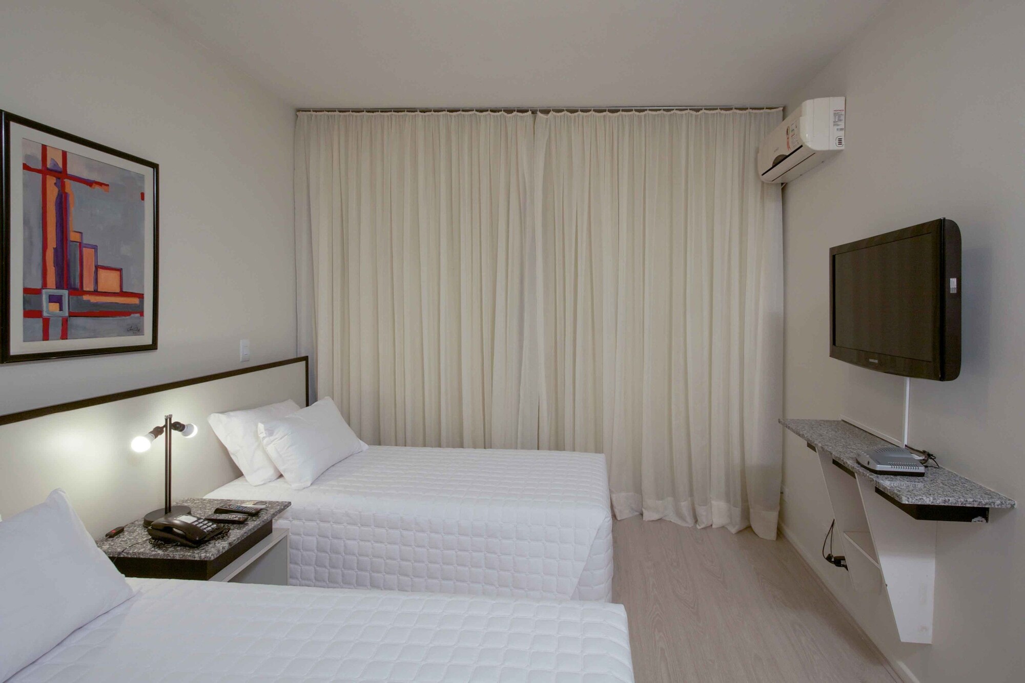 EXECUTIVE TWIN - 2 TWIN BEDS