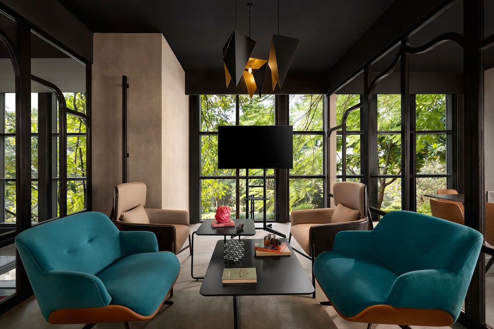 Moxy Mumbai Andheri West 18/40