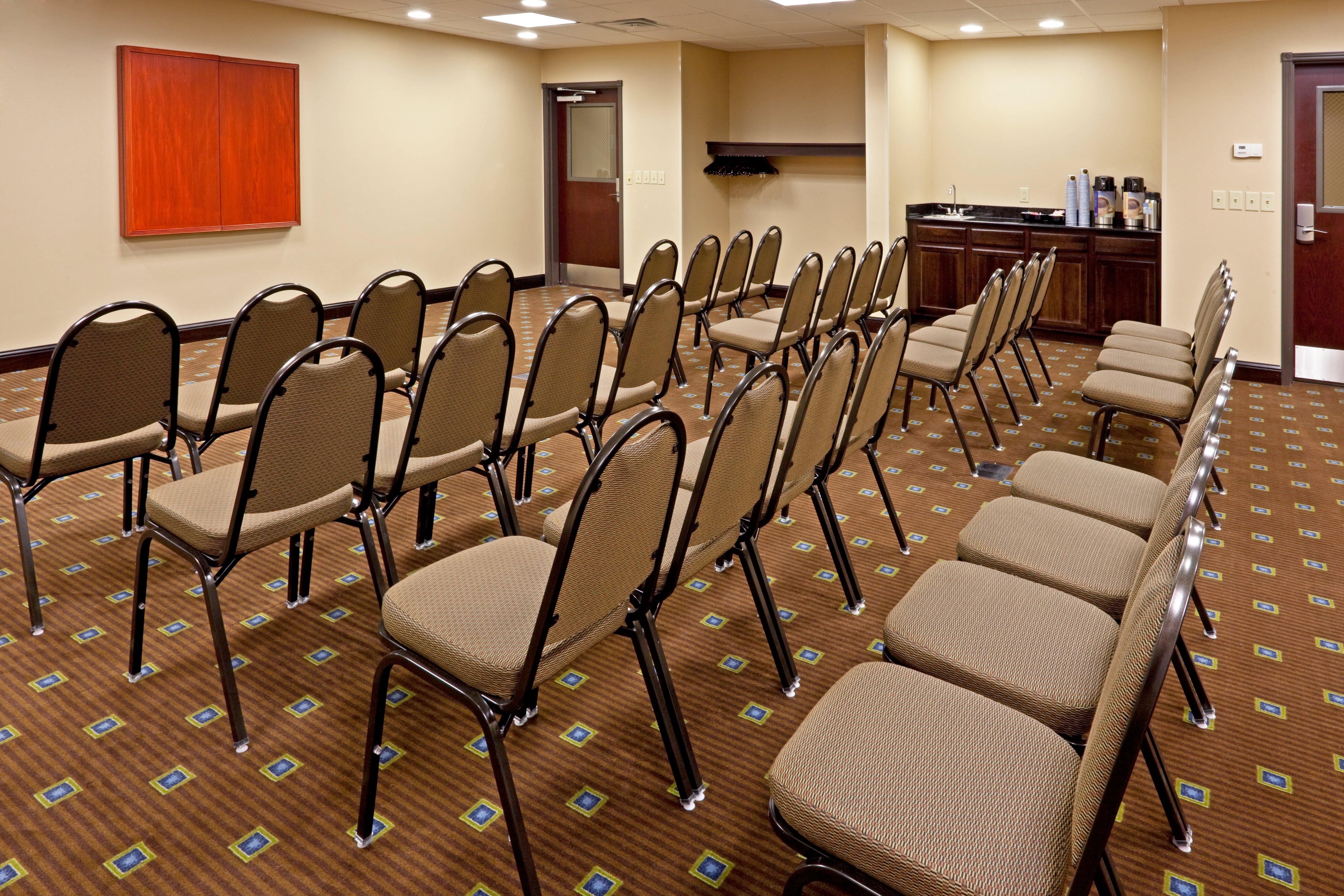 Holiday Inn Express & Suites Syracuse North - Airport Area 63/68