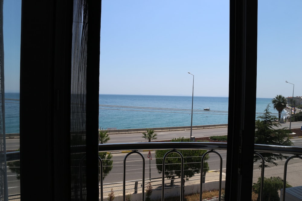 Lopera Beach Hotel 41/50