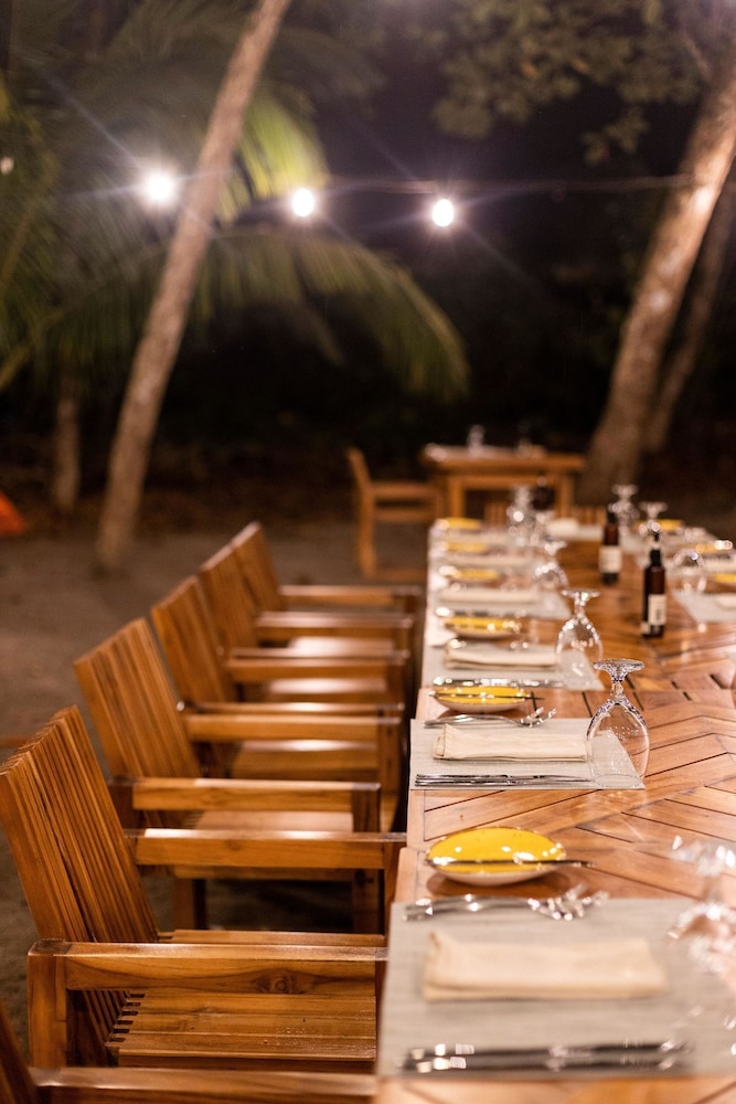 Arenas del Mar Beachfront & Rainforest Resort 40/75