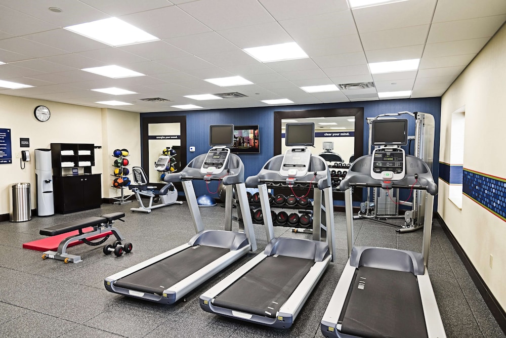 Hampton Inn by Hilton Ottawa Airport 16/26