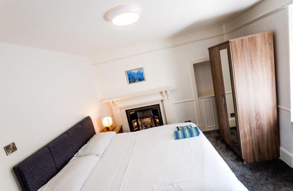 Room at OYO Josies House, BANFF