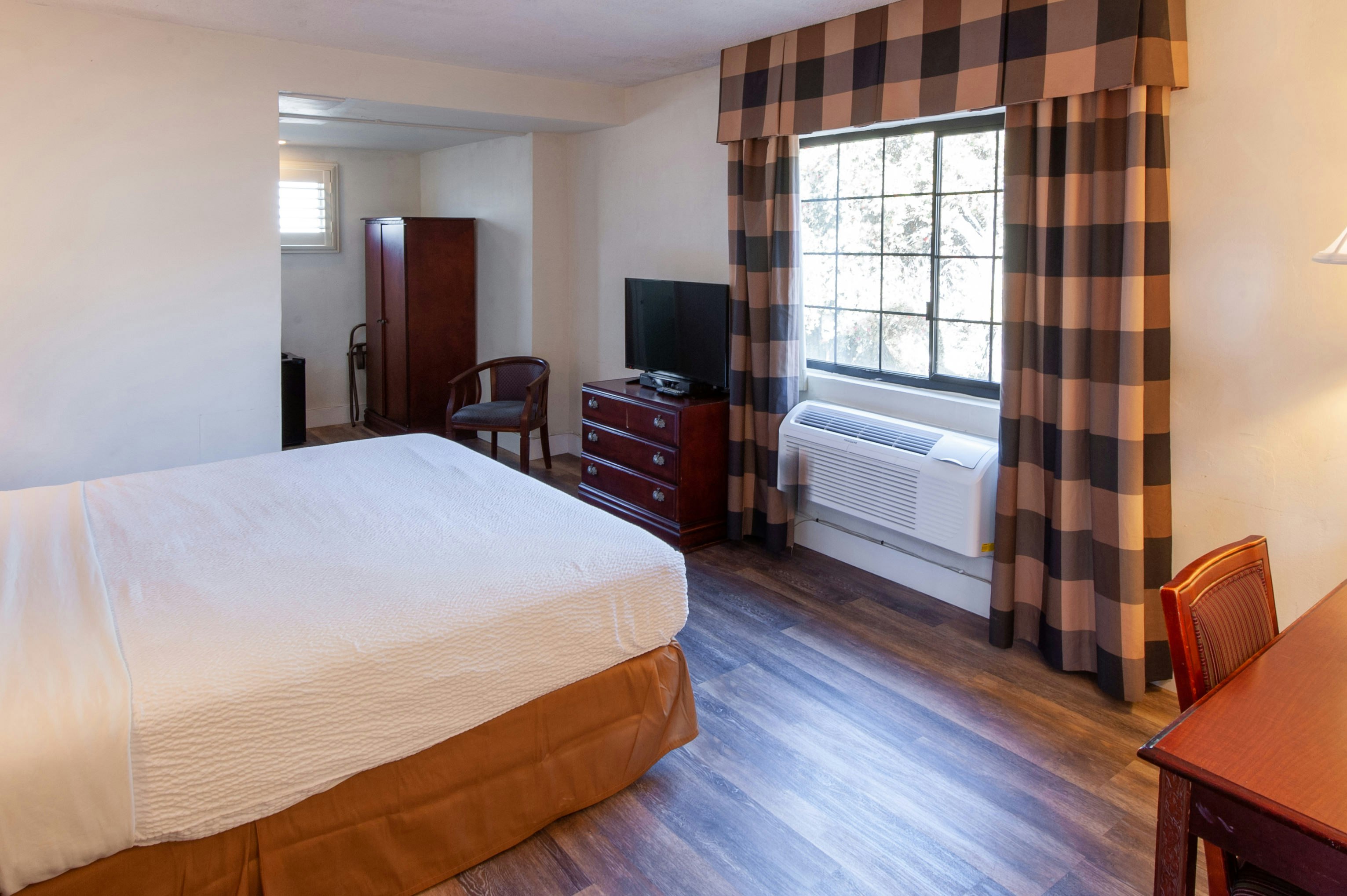 Studio City Court Yard Hotel 19/64