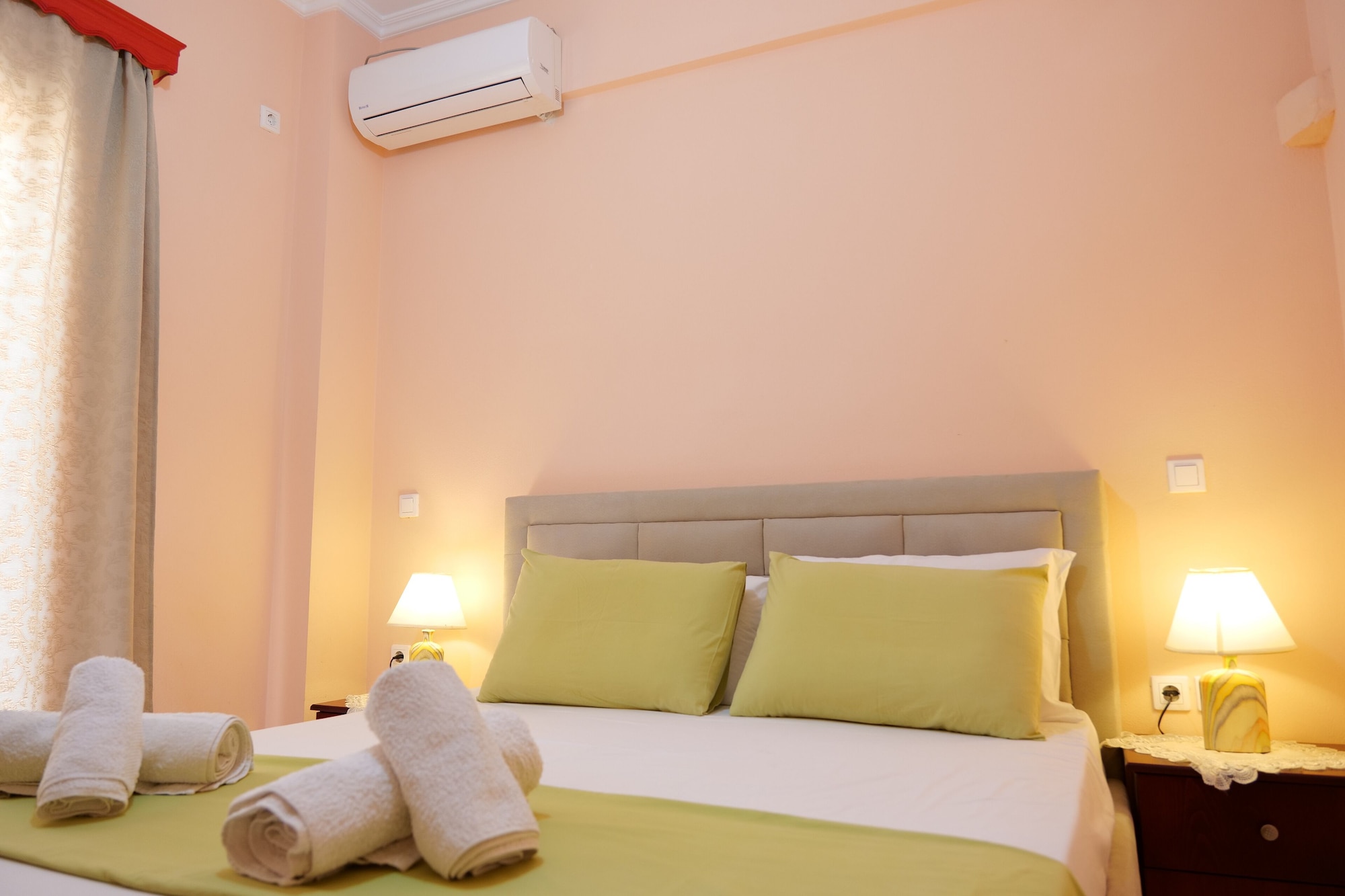 شقة بسرير مزدوج بإطلالة على البحر مع أريكة، Miracle Luxury Apartments 2/5
