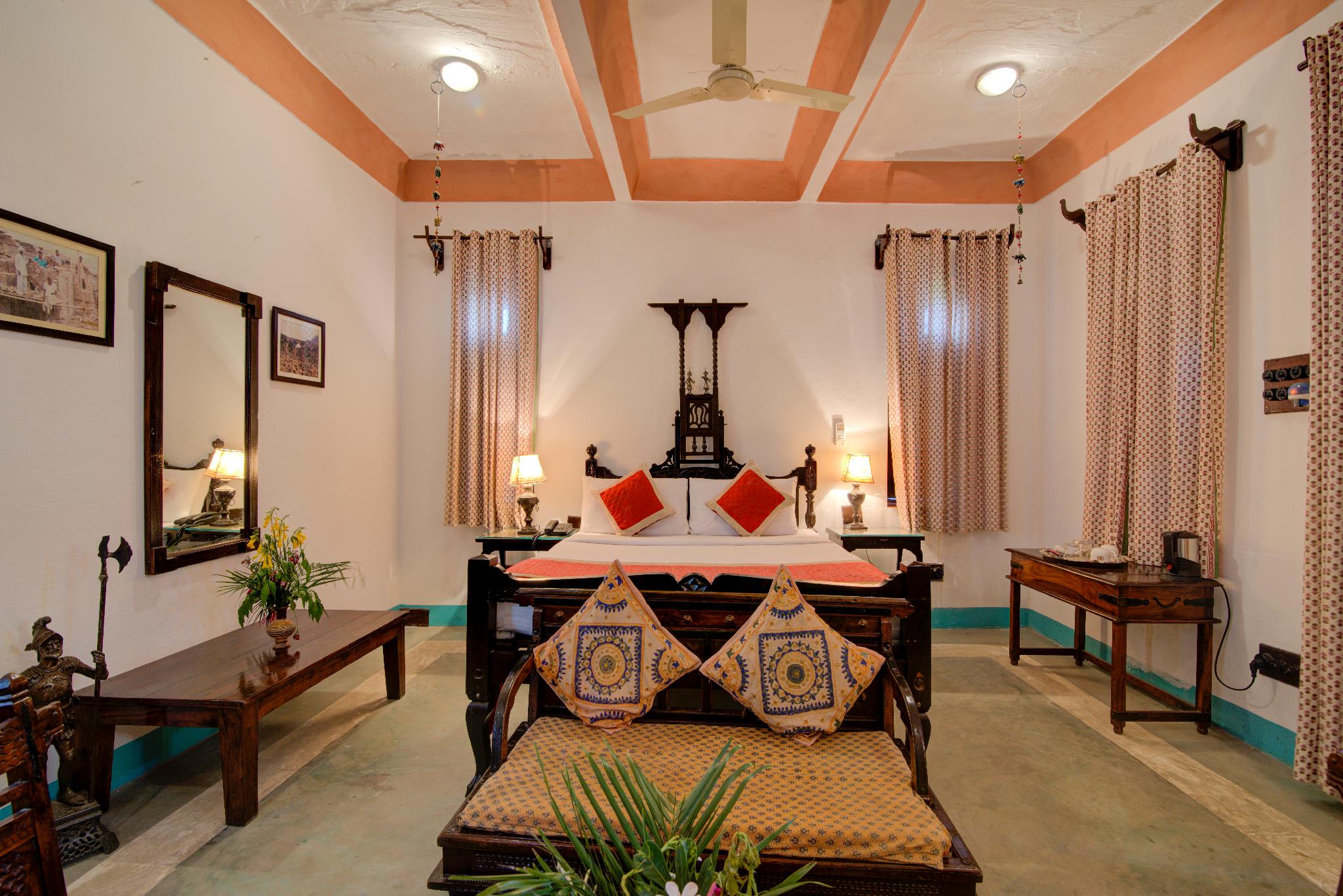 Suite, Jungle View, Bathtub