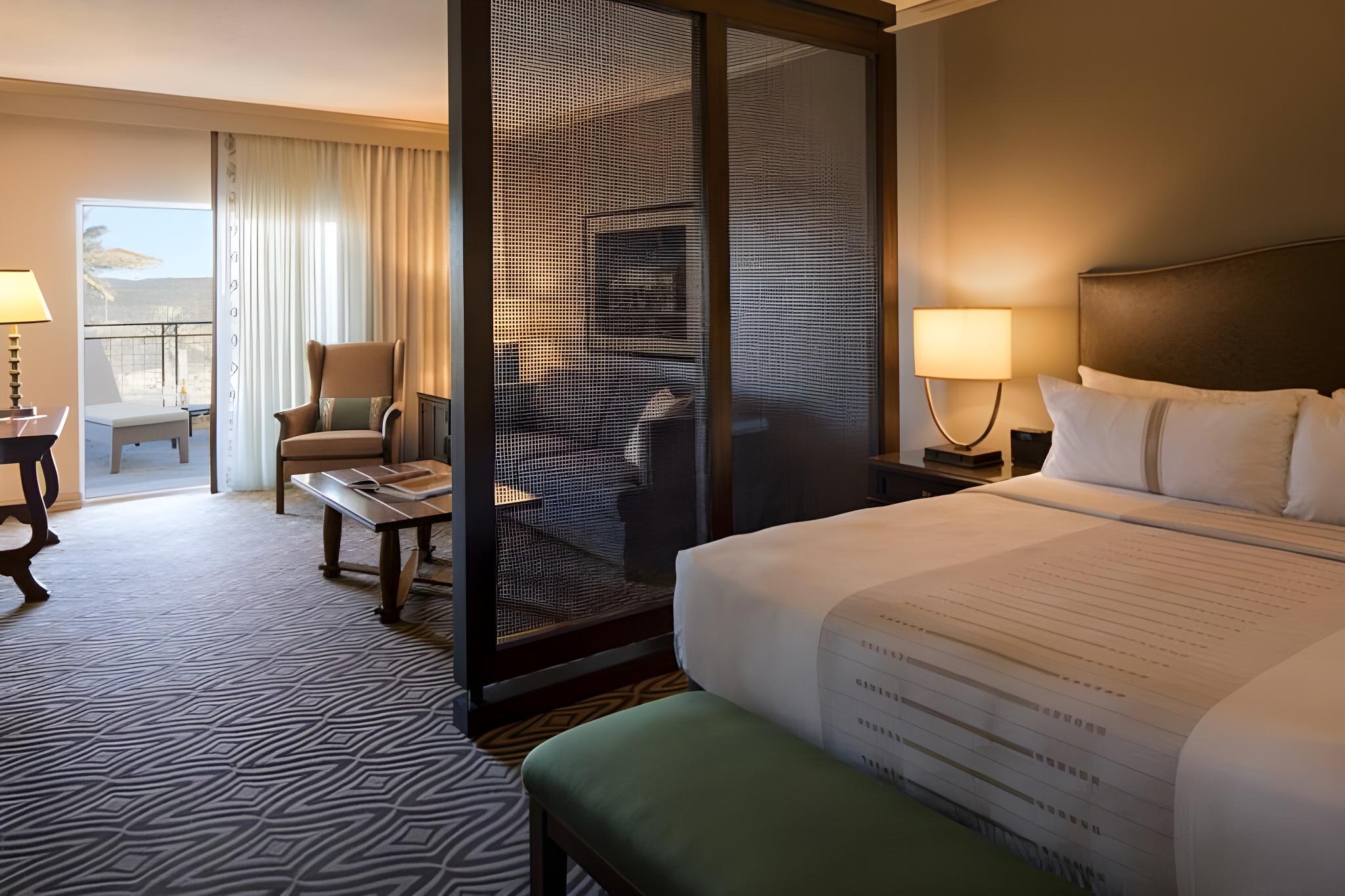 جناح جونيور بإطلالة على المسبح، Signia by Hilton La Cantera Resort & Spa 2/2