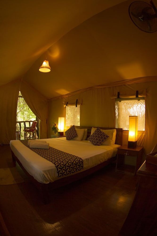 Athgira River Camp 9/38