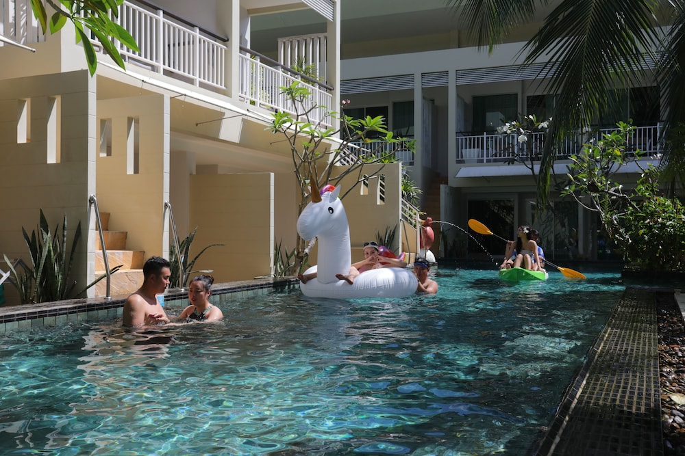 A2 Pool Resort 28/48