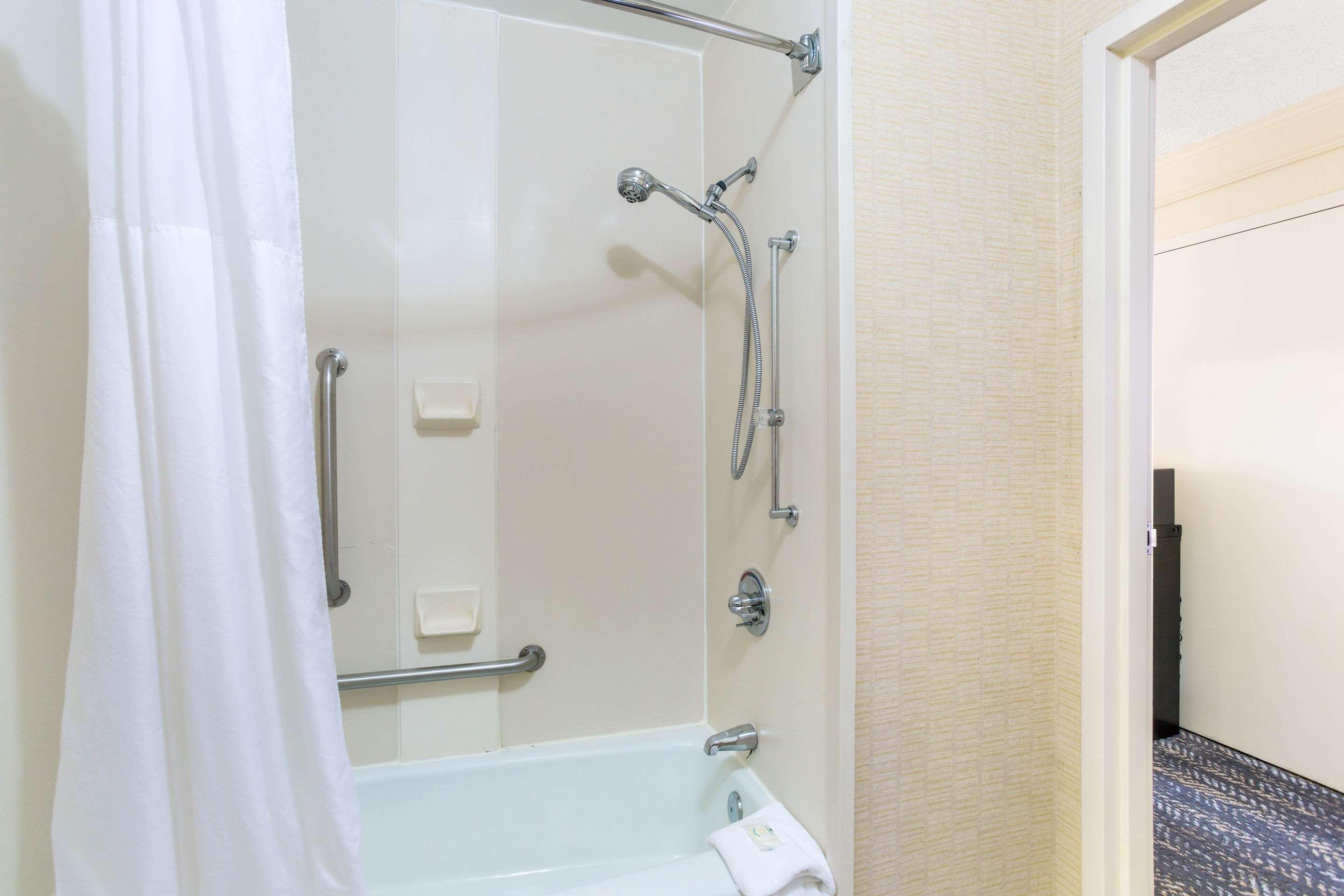 Quality Inn - Hamilton Place 20/20
