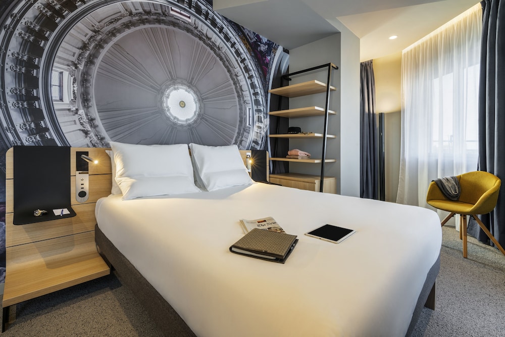 NOVOTEL BELLEVILLE PARIS 20 24/69
