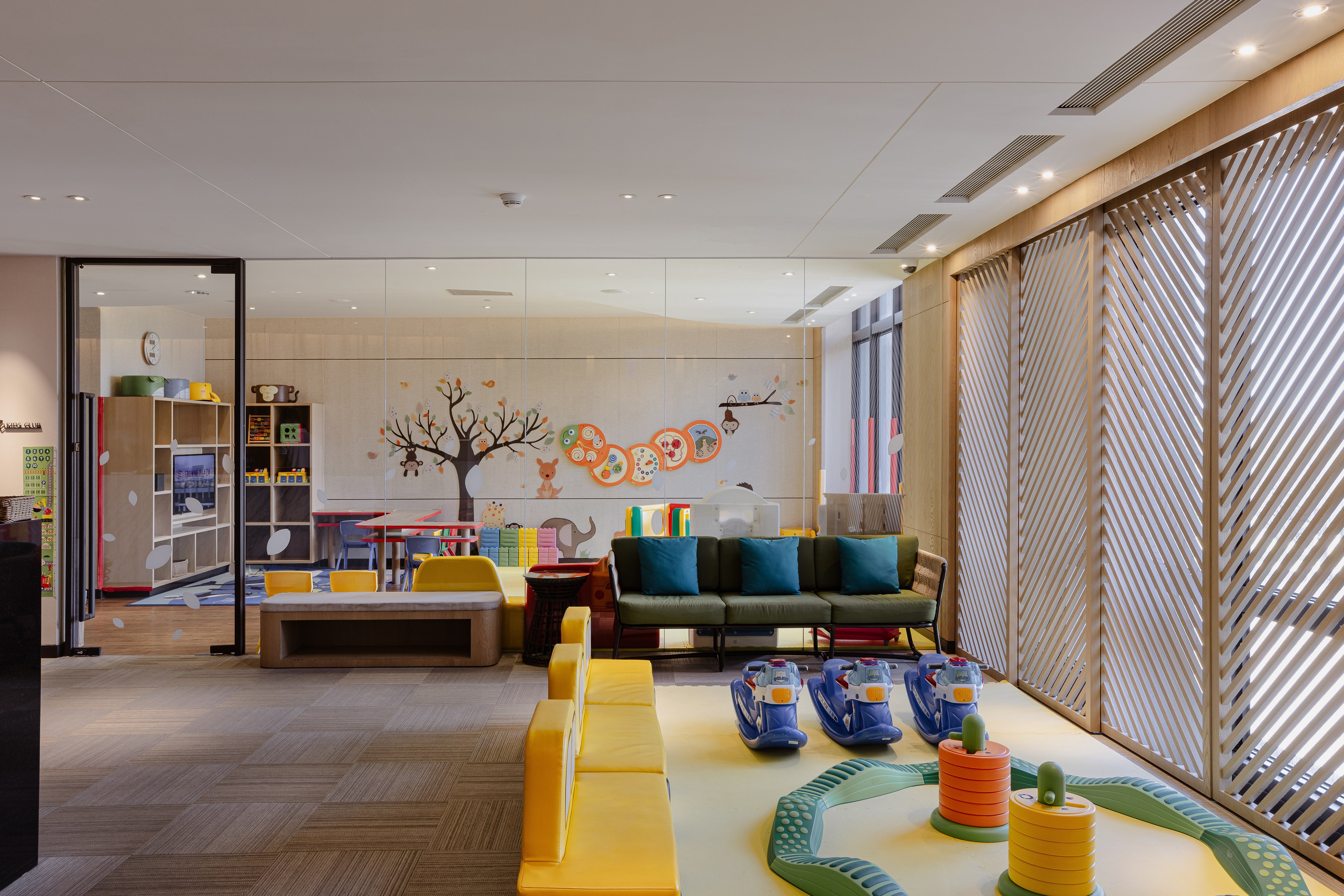 CROWNE PLAZA TAINAN 75/81
