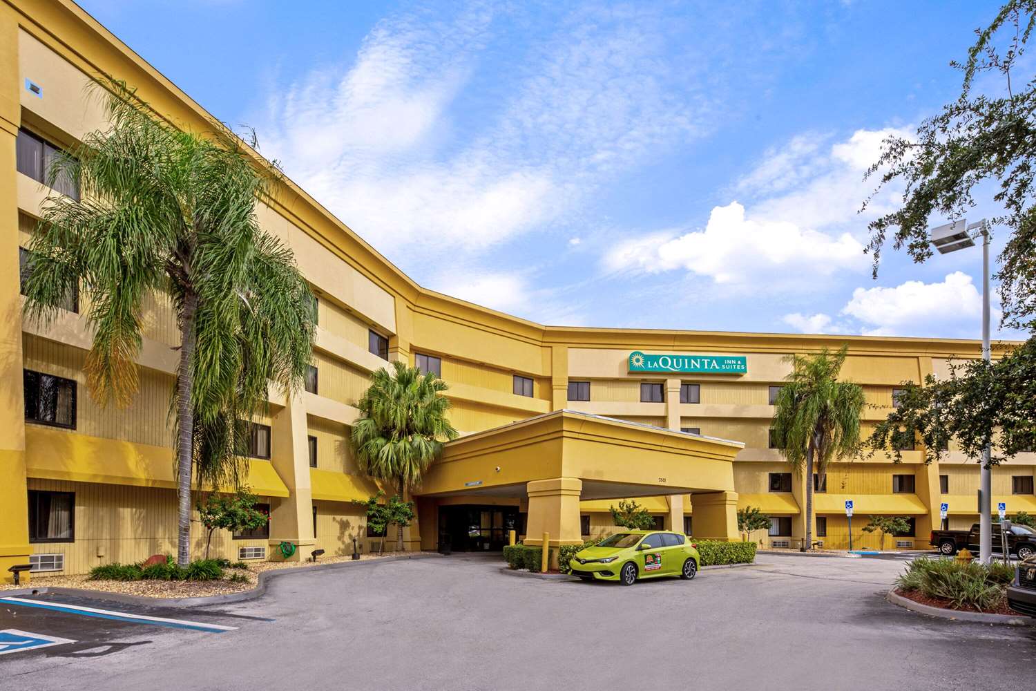 La Quinta Inn & Suites by Wyndham Miami Airport East 47/52