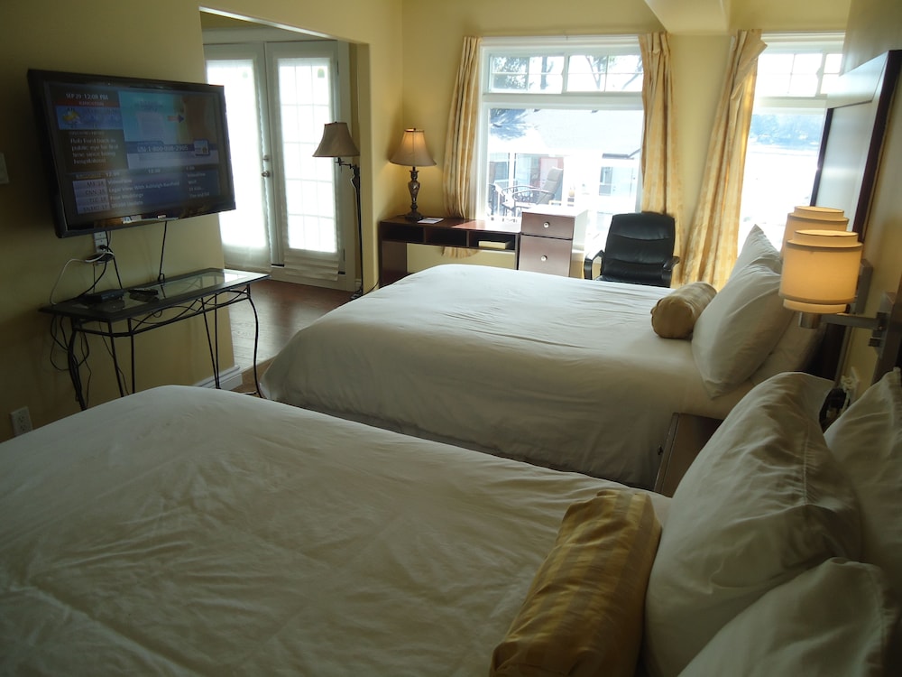 Bayside Inn & Waterfront Suites 17/40