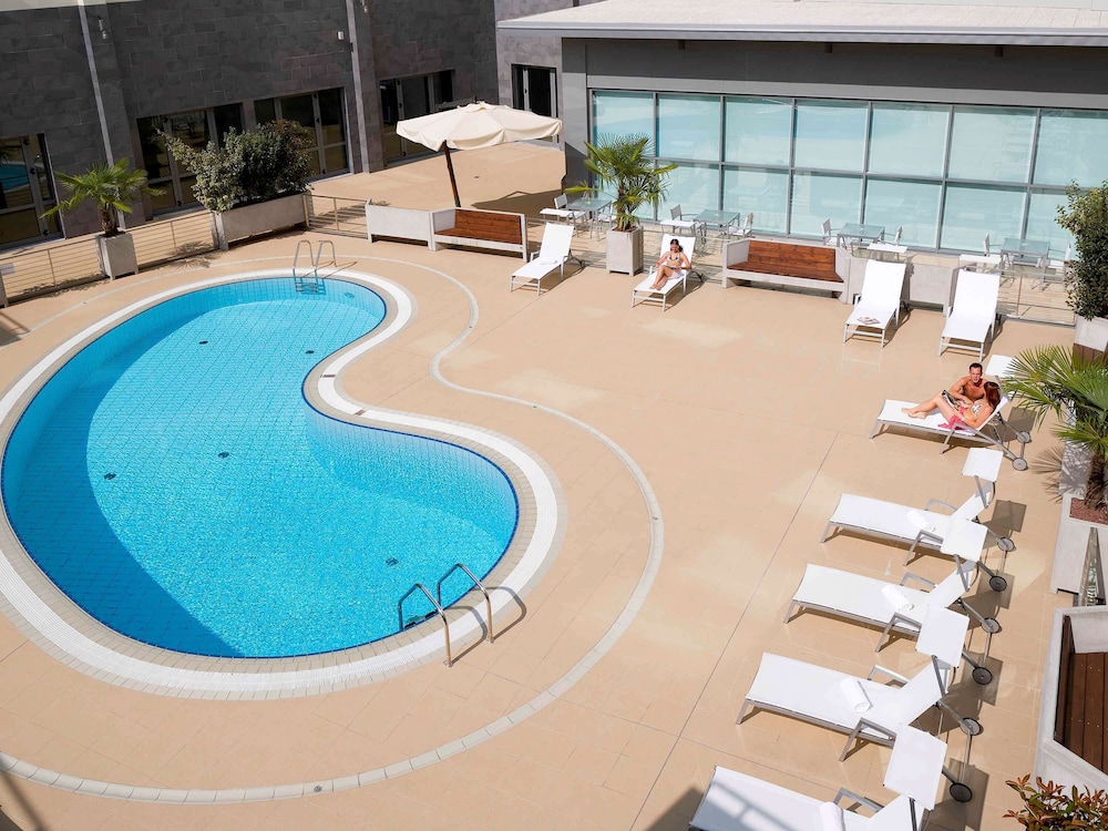 swimming pool spa