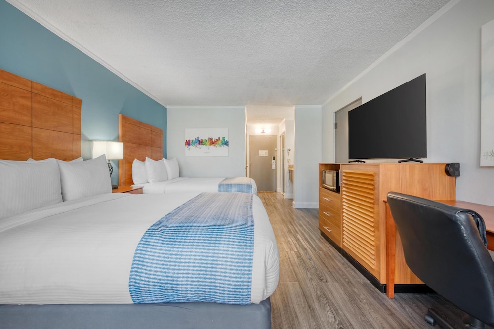 Standard, 2 Double Beds, Pool Side, Patio