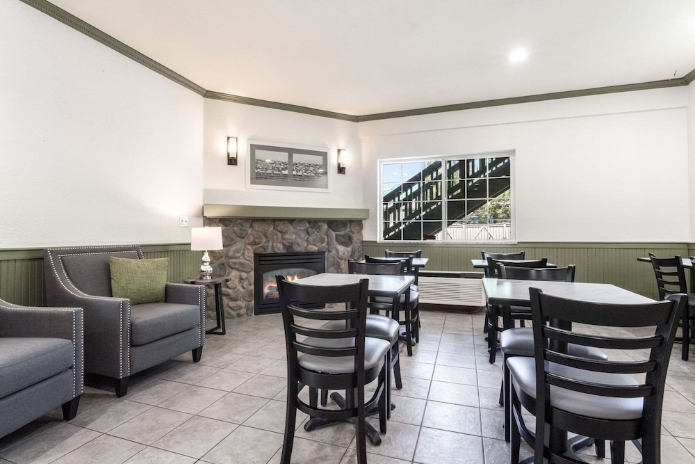 Quality Inn & Suites Bainbridge Island 28/62