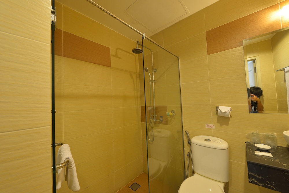Abell Hotel Kuching 49/50