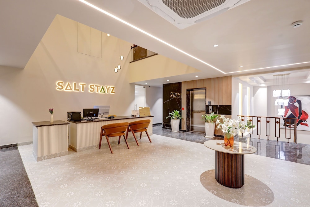Saltstayz Premier Sector 42 - Golf Course Road 12/62
