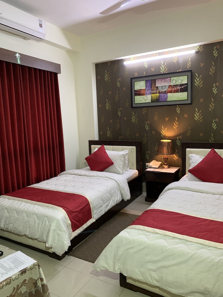 Hotel Grand Circle Inn 33/60