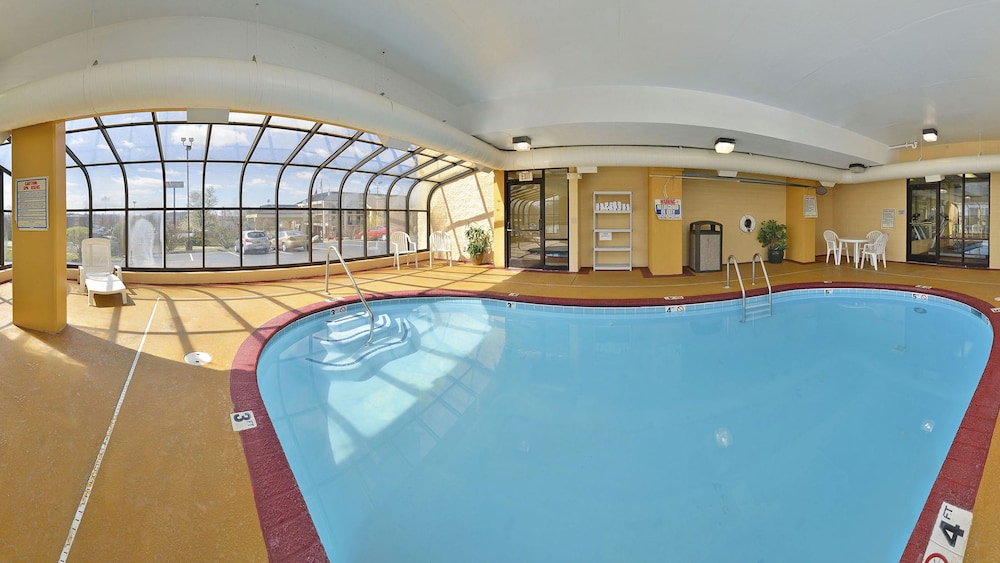 Best Western Knoxville Suites - Downtown 4/39