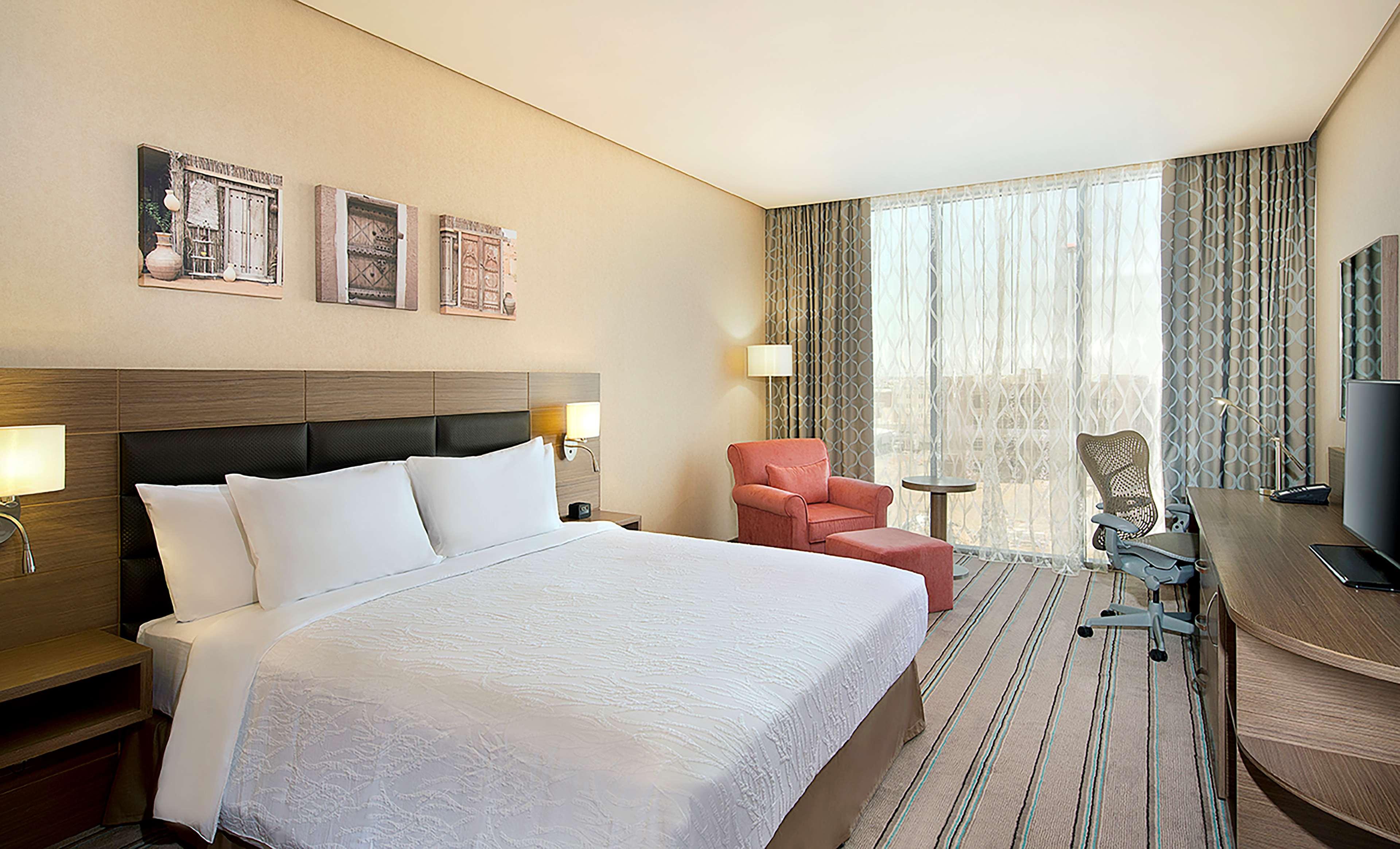 2 BEDROOMS, CONNECTING, SUITE, KING BED, SINGLE BED