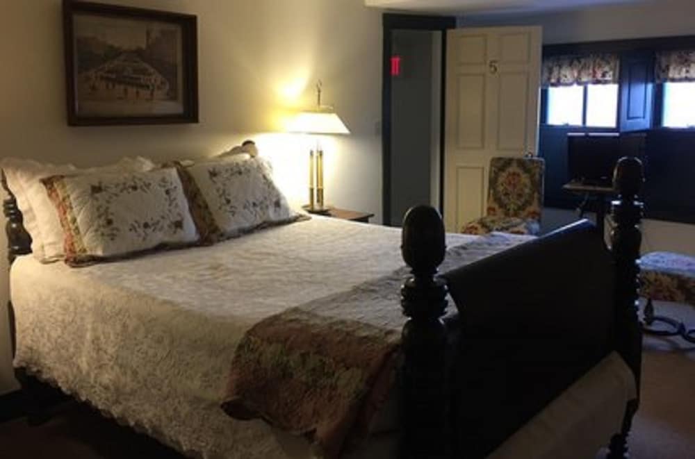 Wayside Inn 11/72