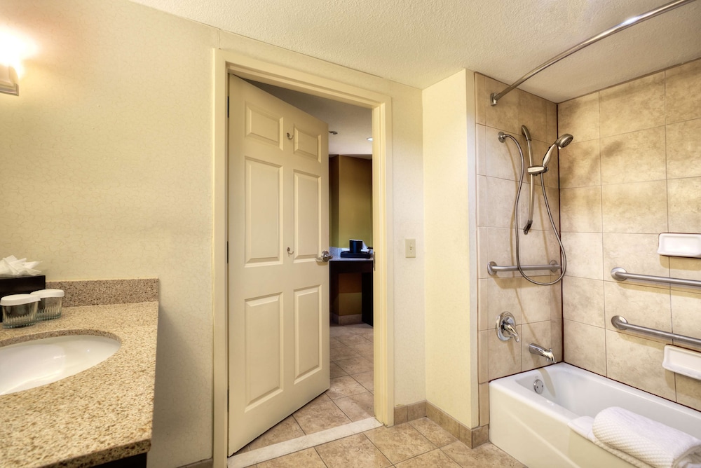 Embassy Suites Laredo Tx 13/46