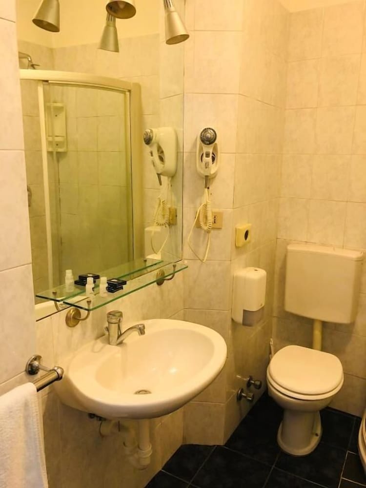 Hotel Ferrucci 16/19