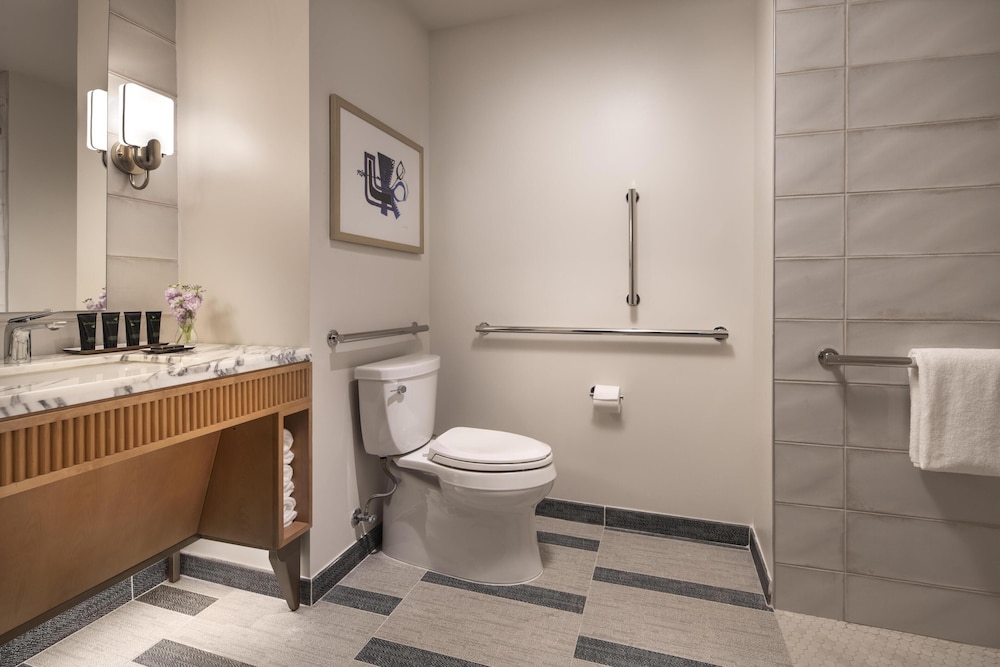 Hyatt Centric Downtown Nashville 48/50