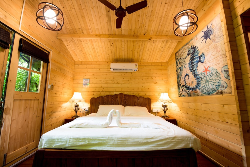 MONTEGO BAY BEACH VILLAGE 6/50