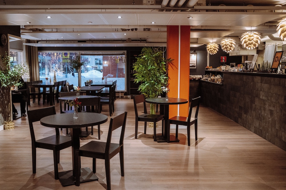 Golden Circle Suites 40/49