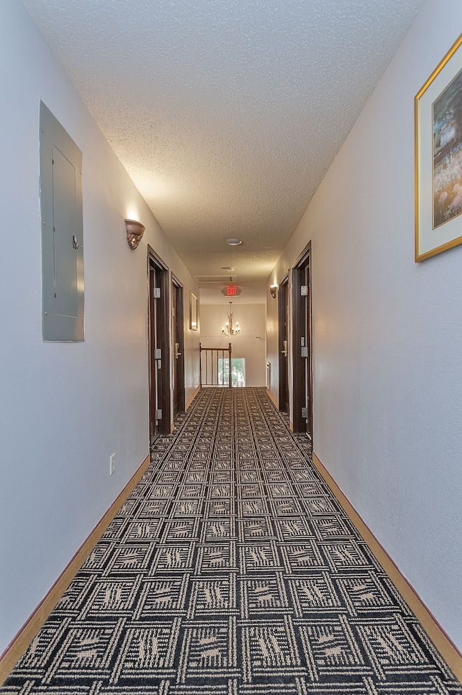 Super 8 by Wyndham Colorado Springs/Chestnut Street 2/29