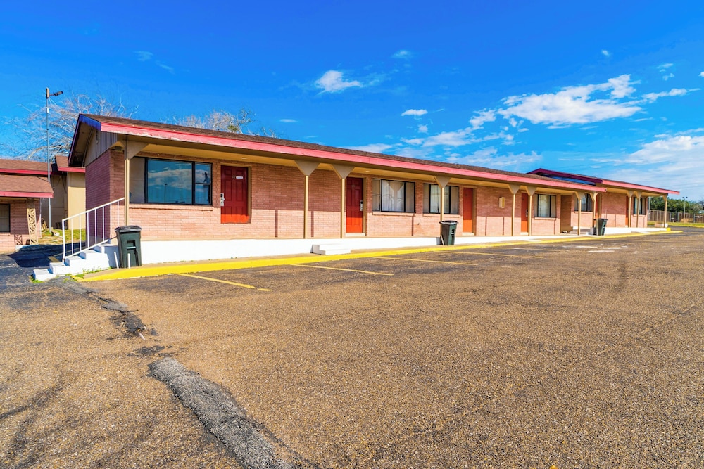 OYO Hotel Beeville US 181 57/64